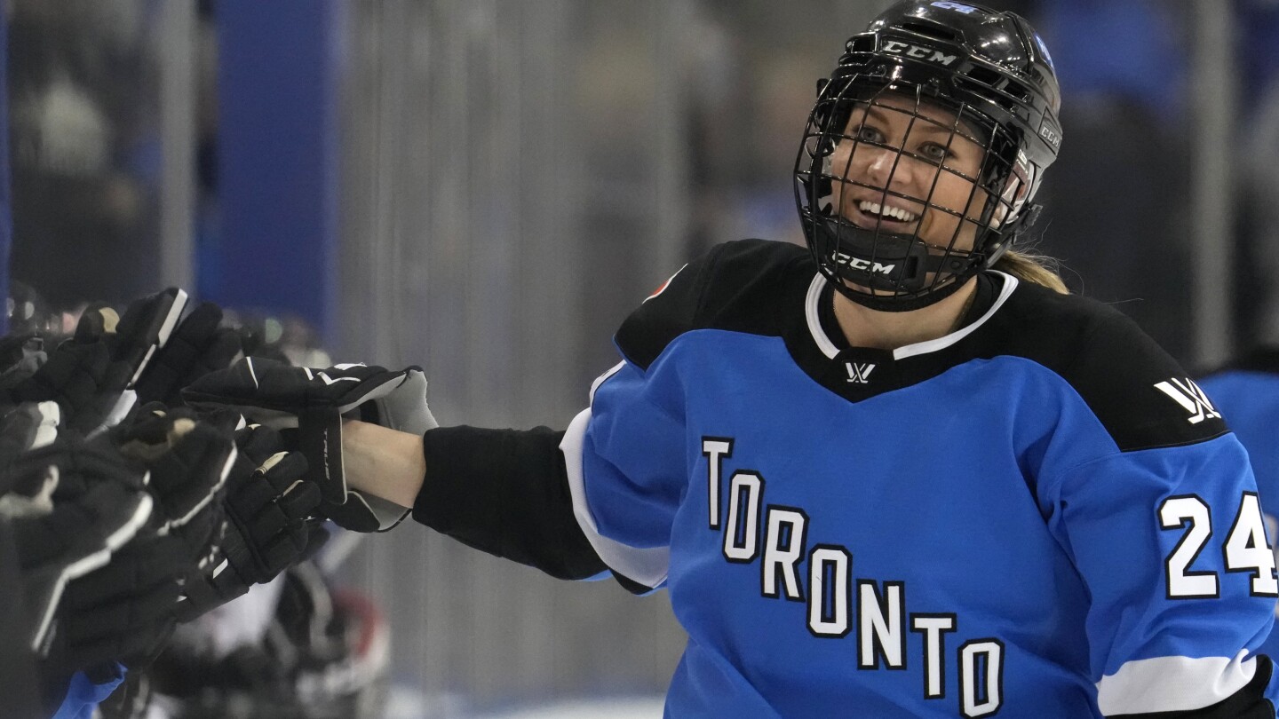 Натали Спунър от Канада бе избрана за хокеистка на годината при жените на IIHF след сезона MVP PWHL