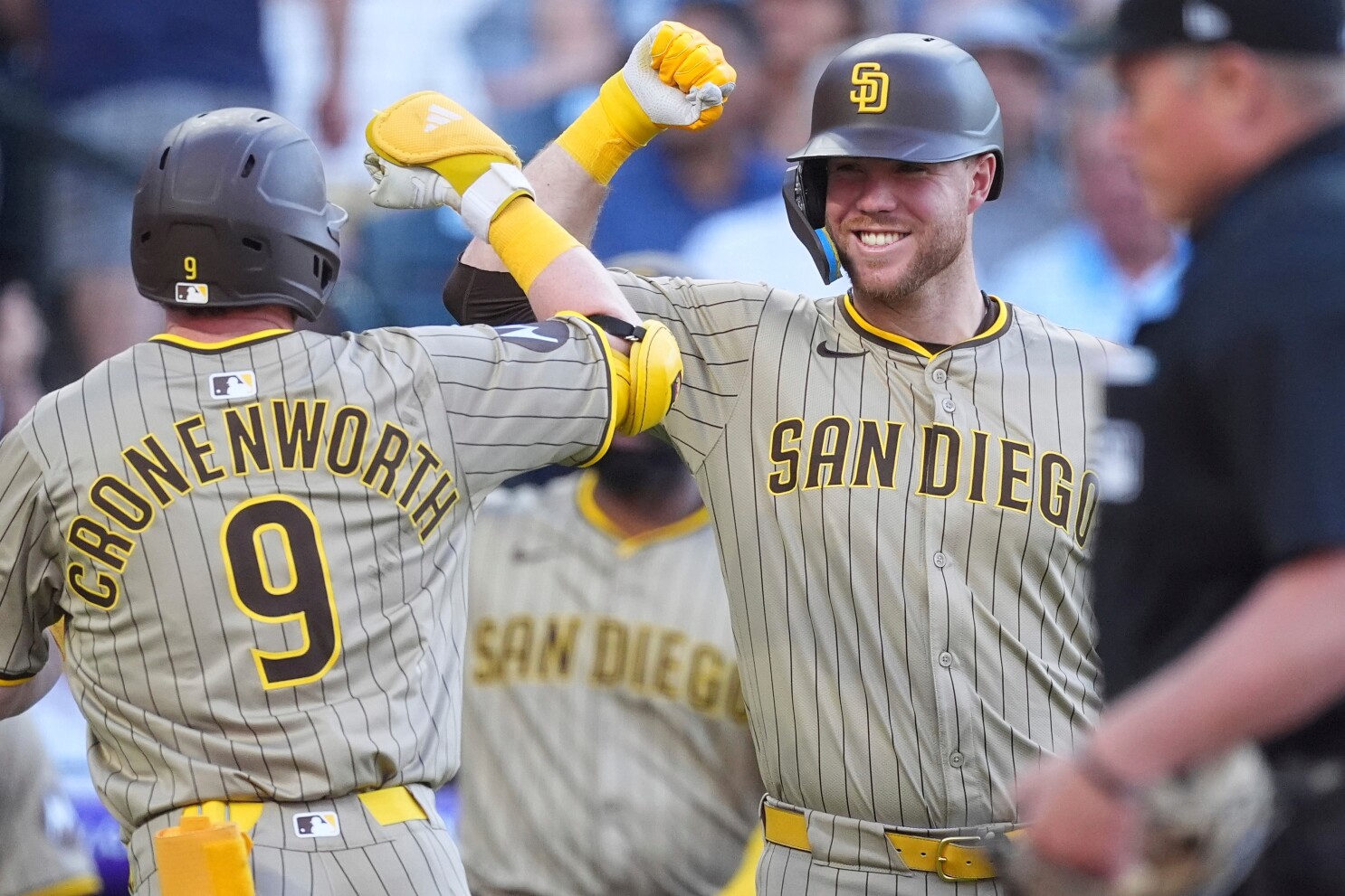 Padres hit 5 homers, finish with 24 hits in 21-0 rout of Rockies