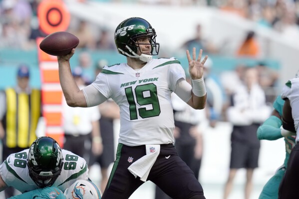 FILE - New York Jets quarterback Joe Flacco (19) throws a pass during the first half of an NFL football game against the Miami Dolphins, Sunday, Jan. 8, 2023, in Miami Gardens, Fla. Former Super Bowl MVP Joe Flacco is working out Friday for the Cleveland Browns, who are still working out their changing quarterback situation, a person familiar with the visit told The Associated Press on Friday, Nov. 17, 2023. The 38-year-old Flacco could be an option for the Browns, who lost Deshaun Watson for the season earlier this week with a broken bone in his shoulder. (AP Photo/Rebecca Blackwell, File)
