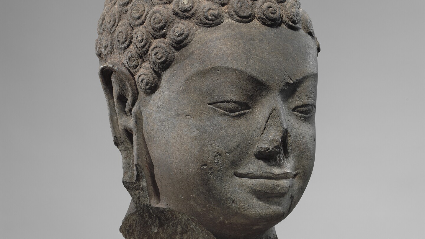 Музеят Метрополитън в Ню Йорк ще върне откраднати древни скулптури на Камбоджа и Тайланд