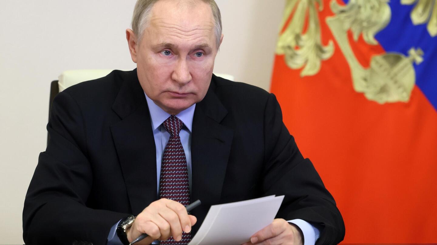 Cornered in Ukraine, Putin ditches annual news conference