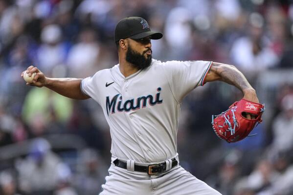 Marlins score all five runs in ninth, rally past Braves