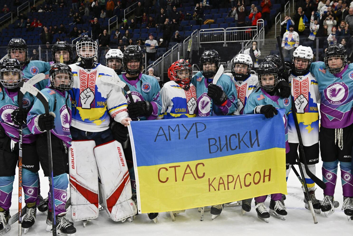 How Canadians are helping Ukrainian kids play hockey, despite the