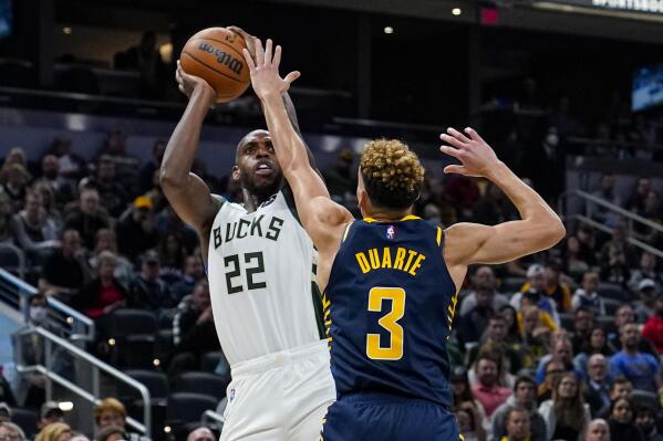 Bucks' Middleton expects to return vs. Lakers after missing 8