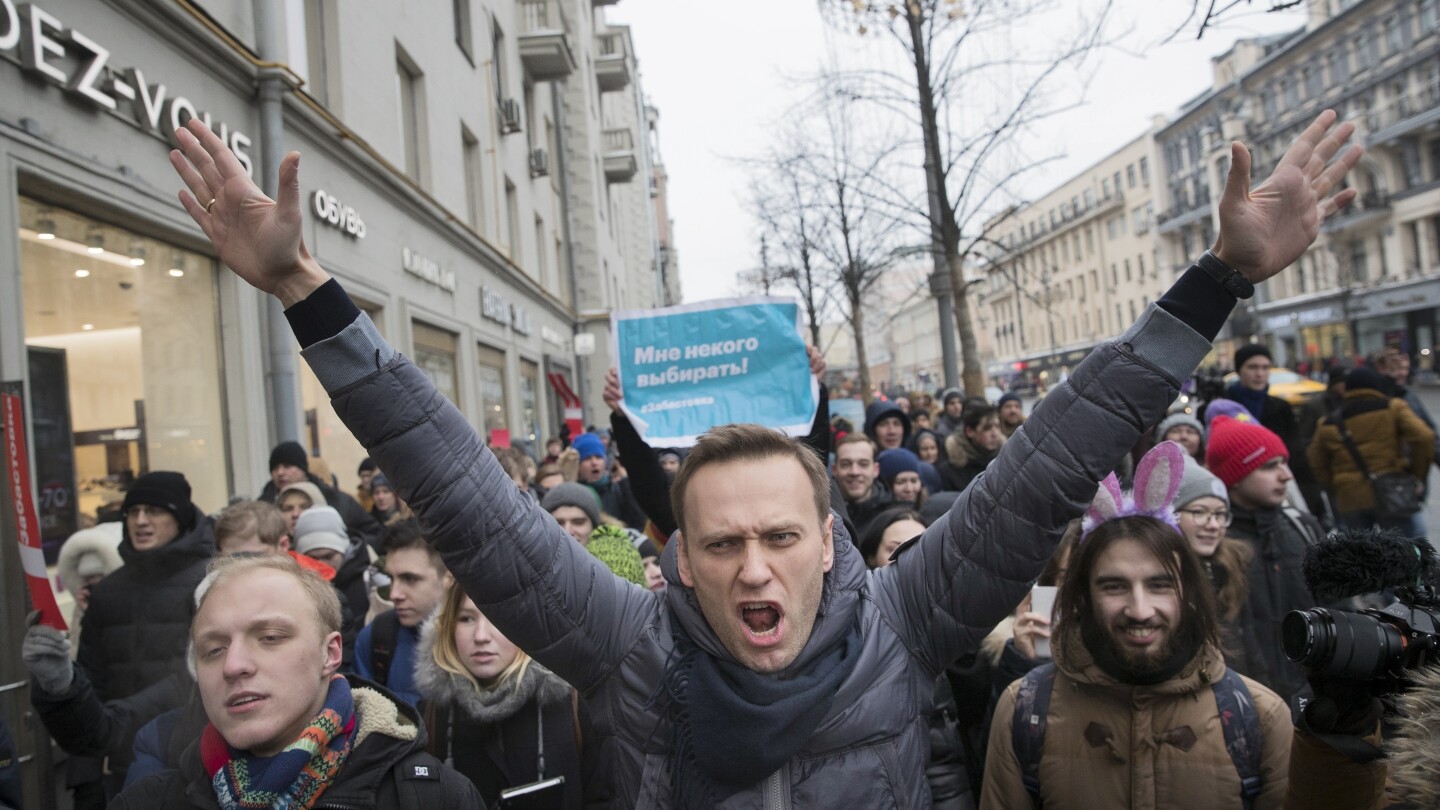 Кои са руските дисиденти, които все още излежават присъда след смъртта на Алексей Навални зад решетките?