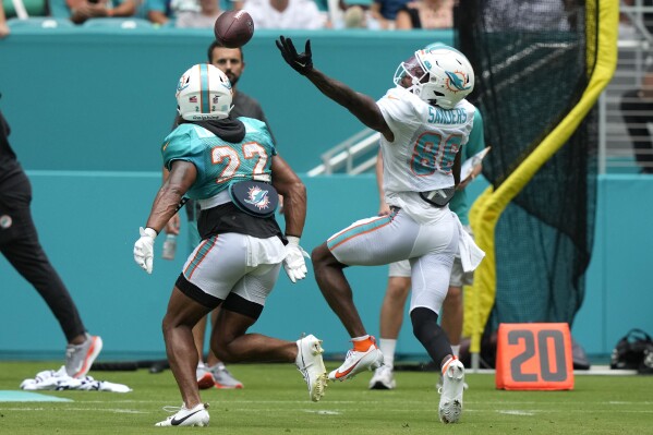 McDaniel praises defense in Dolphins scrimmage interrupted by lightning