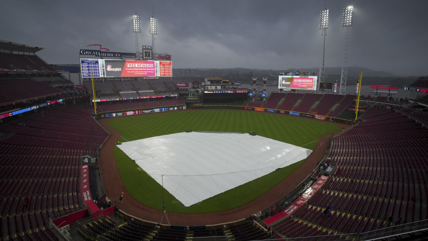 Мачът на Reds-Brewers бе отложен от проливен дъжд в Синси, пренасрочен за 30 август