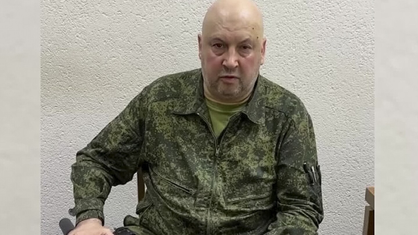 A top Russian general linked to the head of a rebellious mercenary group is  reportedly dismissed