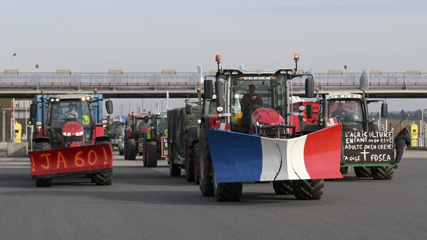 Protesting farmers increase pressure on the French government