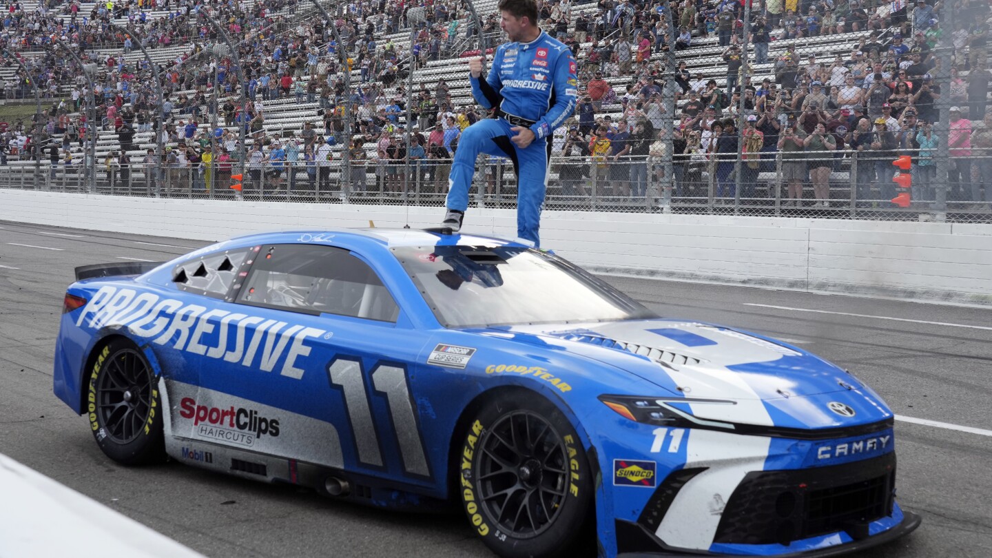 Denny Hamlin Wins at Martinsville, Ends 31-Race Drought