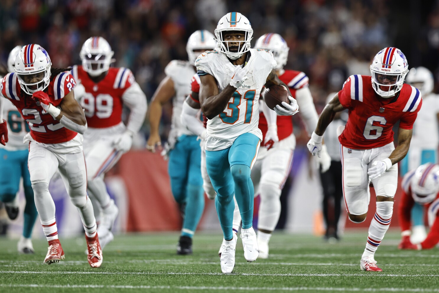 Mostert runs for 2 TDs, Tagovailoa throws for another as Dolphins hold off  Patriots 24-17