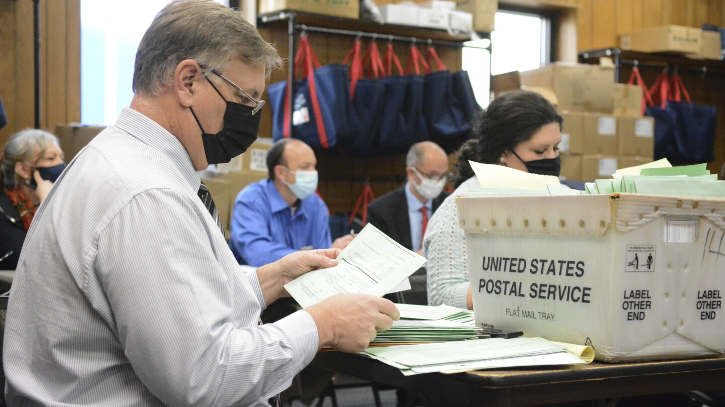 Пенсилвания търси съдебни разноски от окръга, който позволява на външни лица да имат достъп до машини за гласуване, за да помогнат на Тръмп