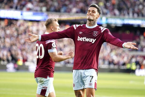 West Ham United's Gianluca Scamacca, right, celebrates scoring their side's second goal of the game with team-mate Jarrod Bowen during the English Premier League soccer match between Fulham and West Ham United at the London Stadium in London, Sunday Oct. 9, 2022. (Mike Egerton/PA via AP)