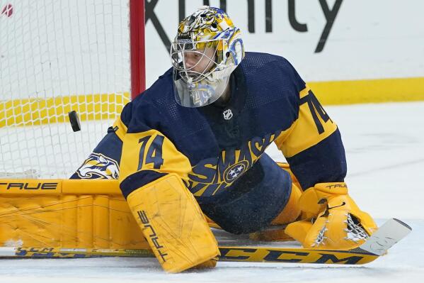 Thomas scores game-winner as Blues beat Predators 7-4