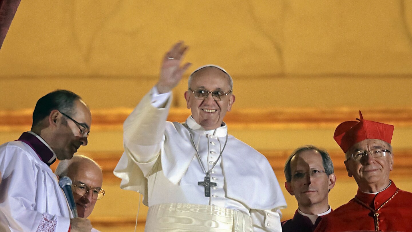 Днес в историята: 13 март Хорхе Берголио от Аржентина става папа Франциск