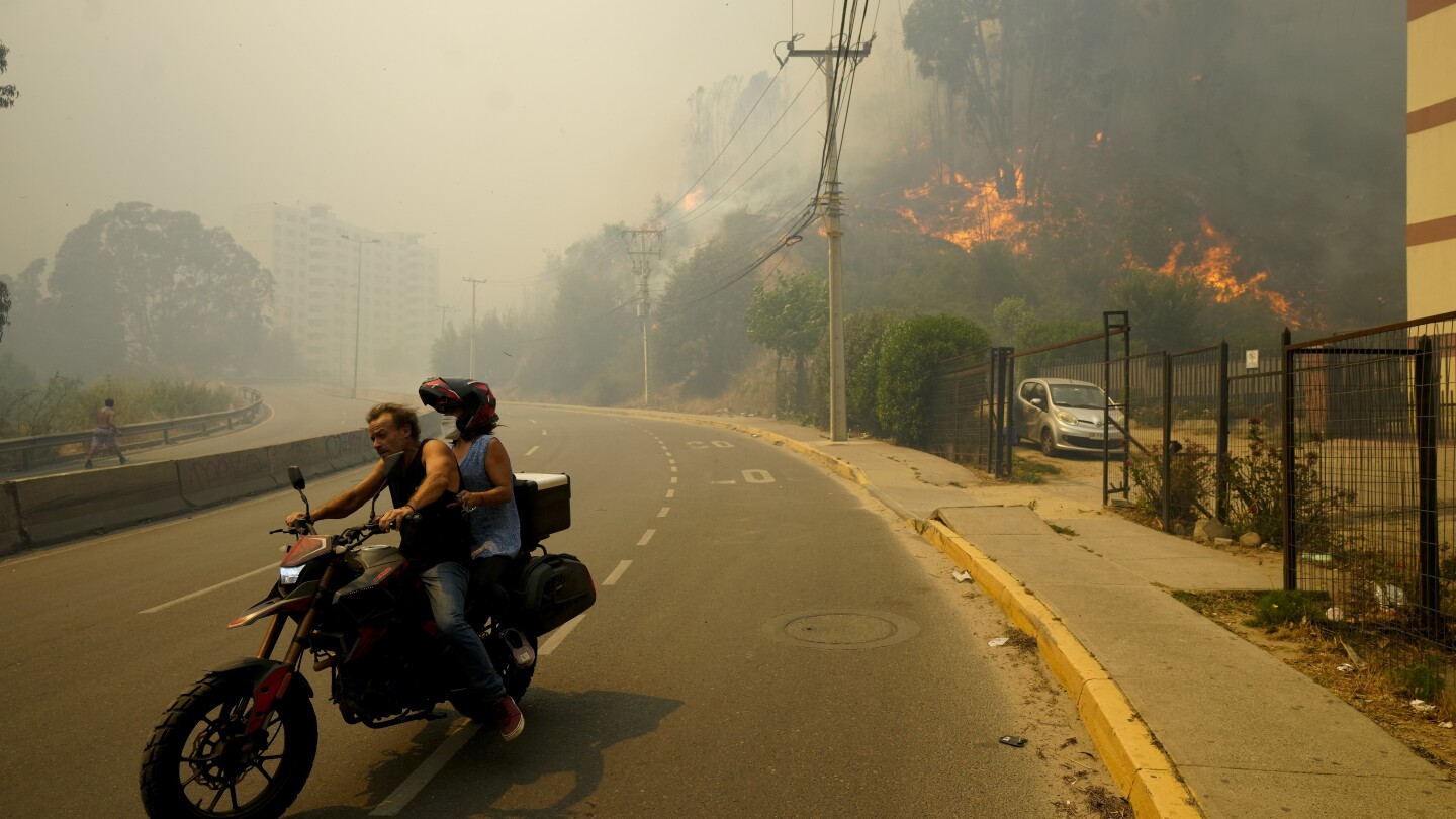 Как изменението на климата допринася за горски пожари като тези в Чили