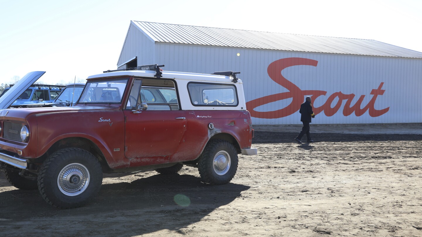 Подкрепяният от Volkswagen Scout Motors, в знак на уважение към миналото, отбелязва началото на строителството на завод за електрически SUV