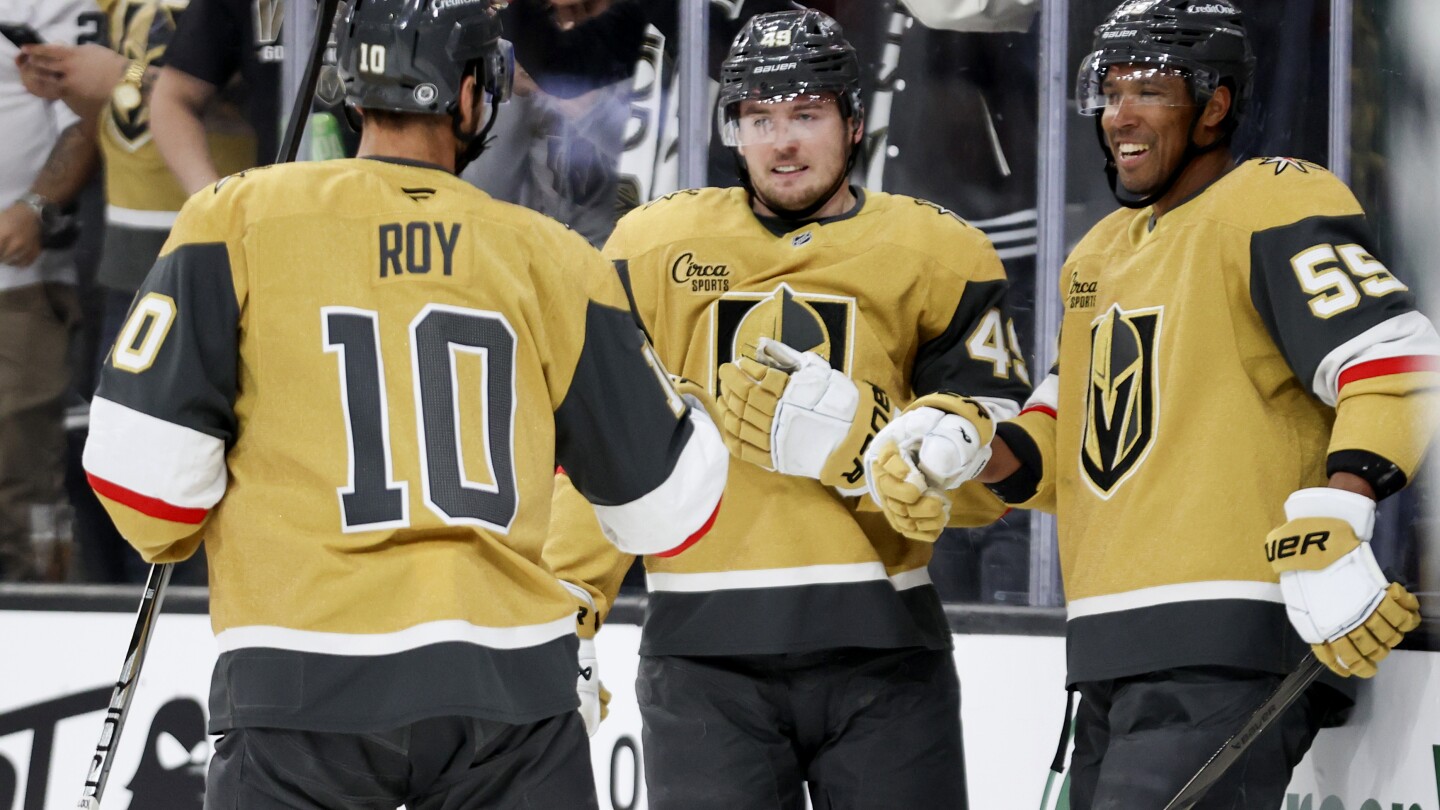 Barbashev's 4-point night helps Golden Knights hold off Blackhawks 7-5