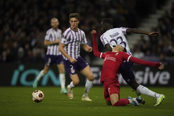 Toulouse's Moussa Diarra, background right, and Liverpool's Luis Diaz challenge for the ball during the Europa League Group E soccer match between Toulouse and Liverpool, at the Toulouse Stadium in Toulouse, France, Thursday, Nov. 9, 2023. (AP Photo/Thibault Camus)