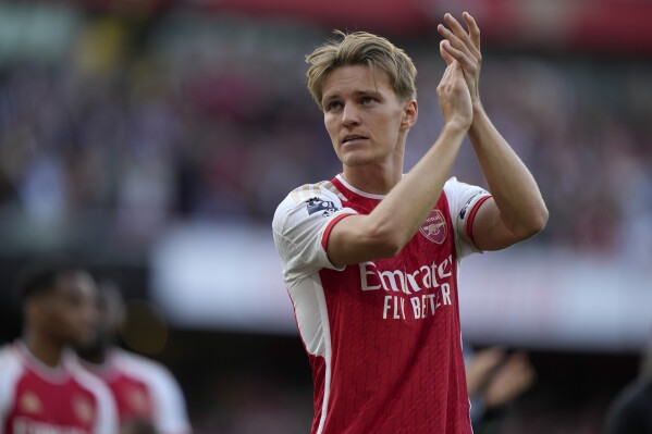 Arsenal's Martin Odegaard applauds spectators at the end of the English Premier League soccer match between Arsenal and Everton at the Emirates stadium in London, Sunday, May 19, 2024. Arsenal won the match 2-1 but it was not enough to clinch the Premier League title as Manchester City won their last match of the season the top the season ending standings. (AP Photo/Alastair Grant)