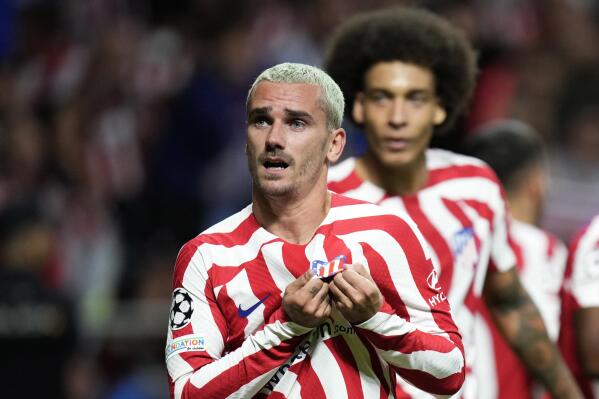 Atletico Madrid's Antoine Griezmann, center, celebrates after scoring his side's second goal during the Champions League Group B soccer match between Atletico Madrid and Porto at the Metropolitano stadium in Madrid, Spain, Wednesday, Sept. 7, 2022. (AP Photo/Bernat Armangue)
