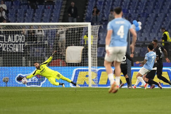 Lazio's Felipe Anderson, second right, scores his side's opening goal during the Serie A soccer match between Lazio and Salernitana at Rome's Olympic Stadium, Rome, Italy, Friday, April 12, 2024. (AP Photo/Andrew Medichini)
