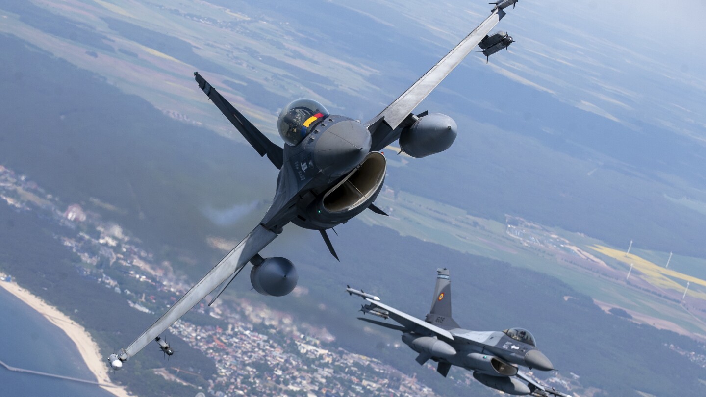 Image for article Dutch and Danes Giving Kyiv F16s...