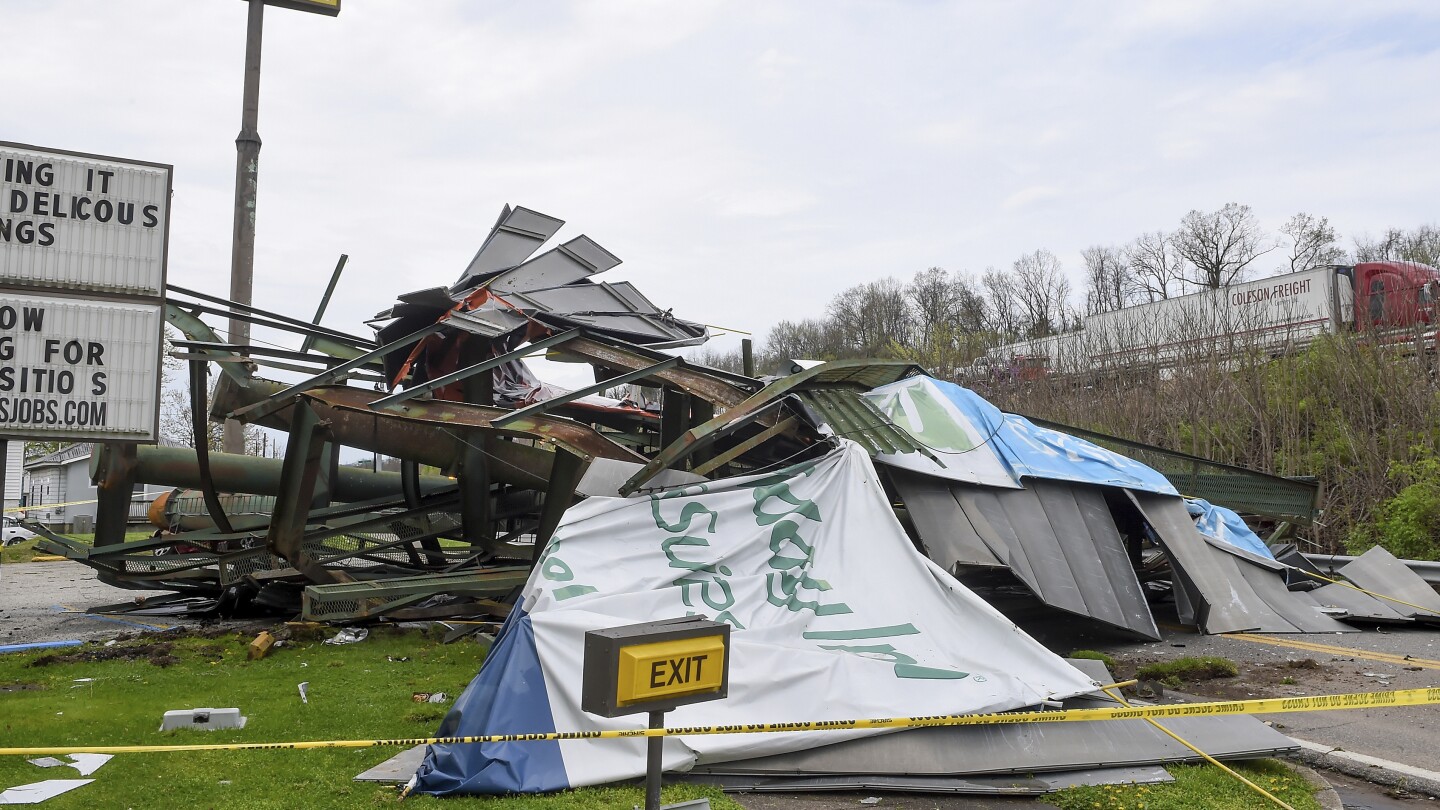 Deadly severe weather roars across several states, creating potential tornadoes