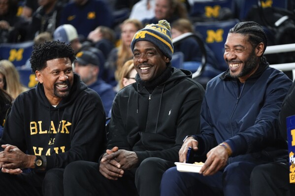 Michigan's Fab Five reunites to support Howard, attends 1st
