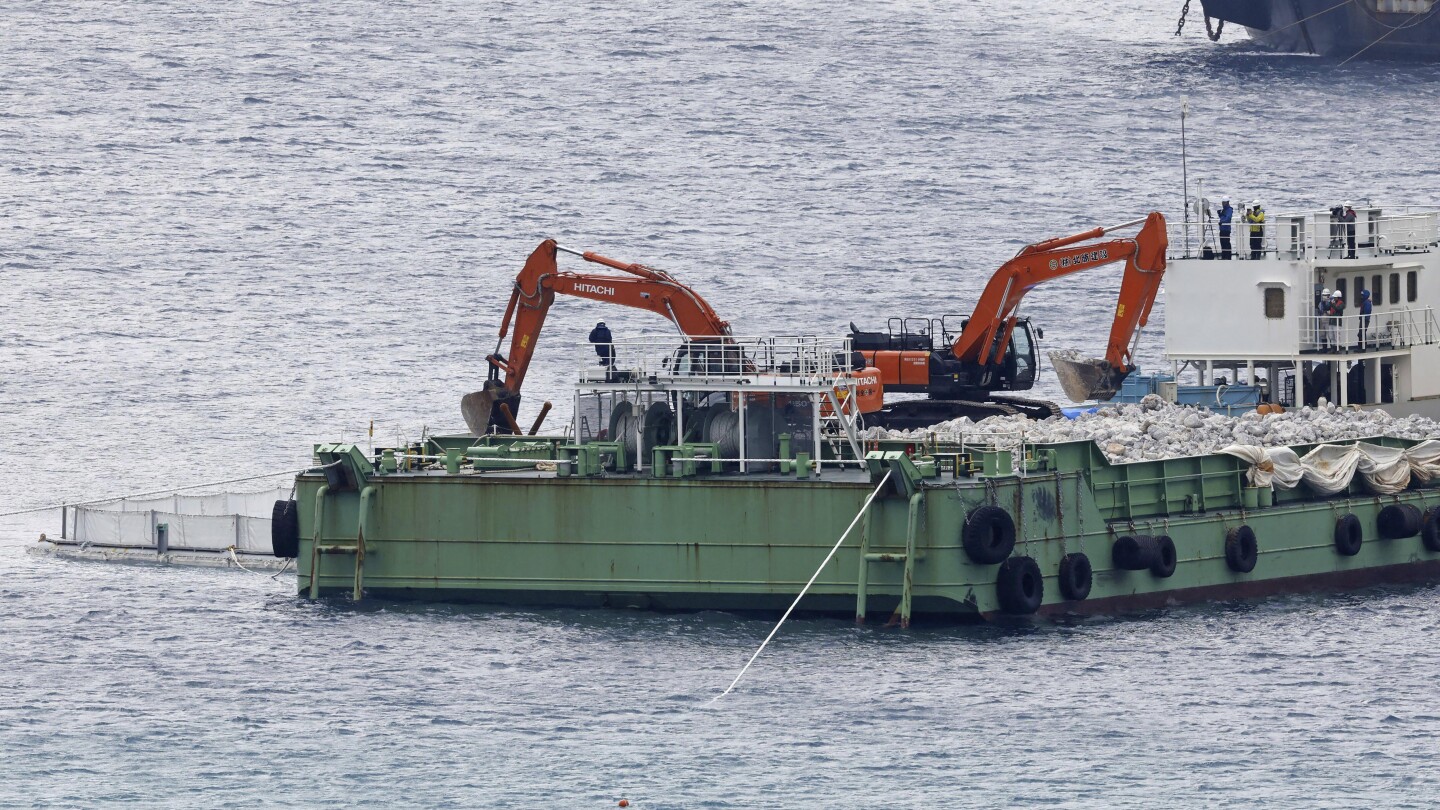 Япония възобнови работата по депонирането на новия военен обект на САЩ на Окинава въпреки местната опозиция