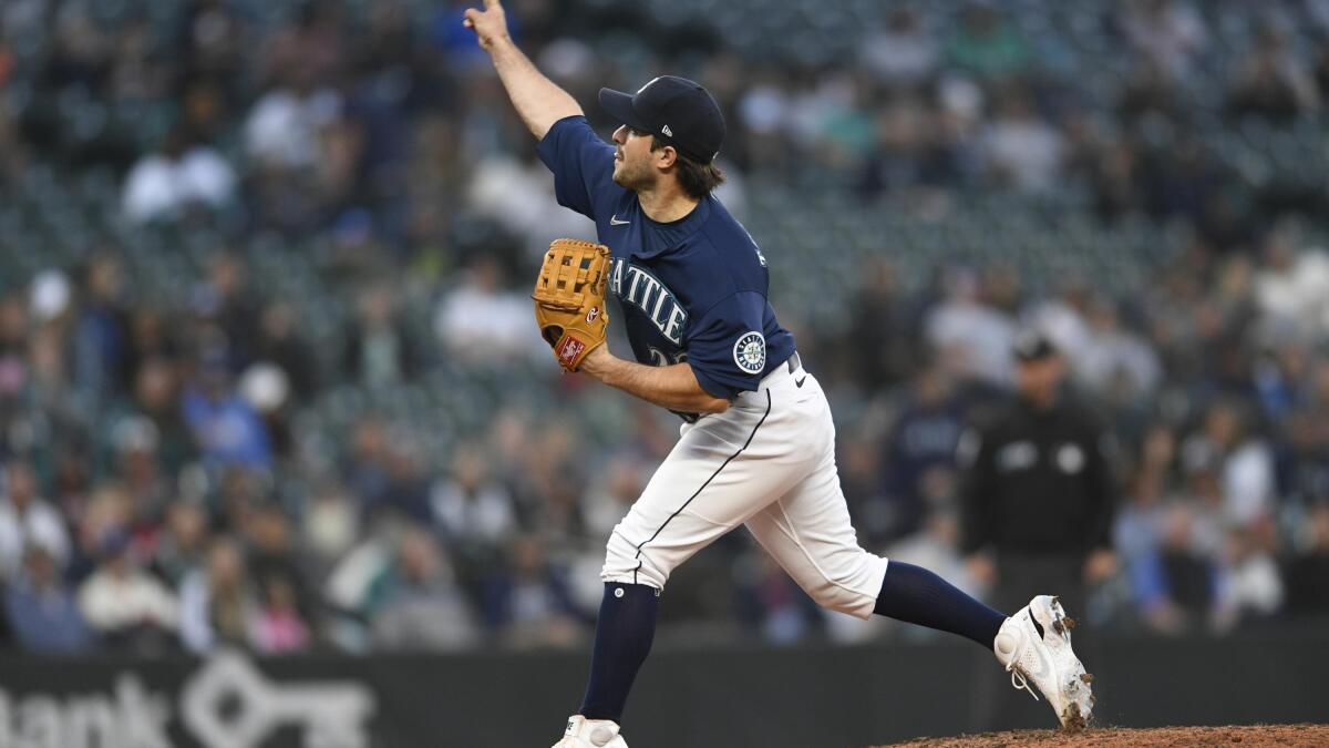 Mariners tame Tigers to open series