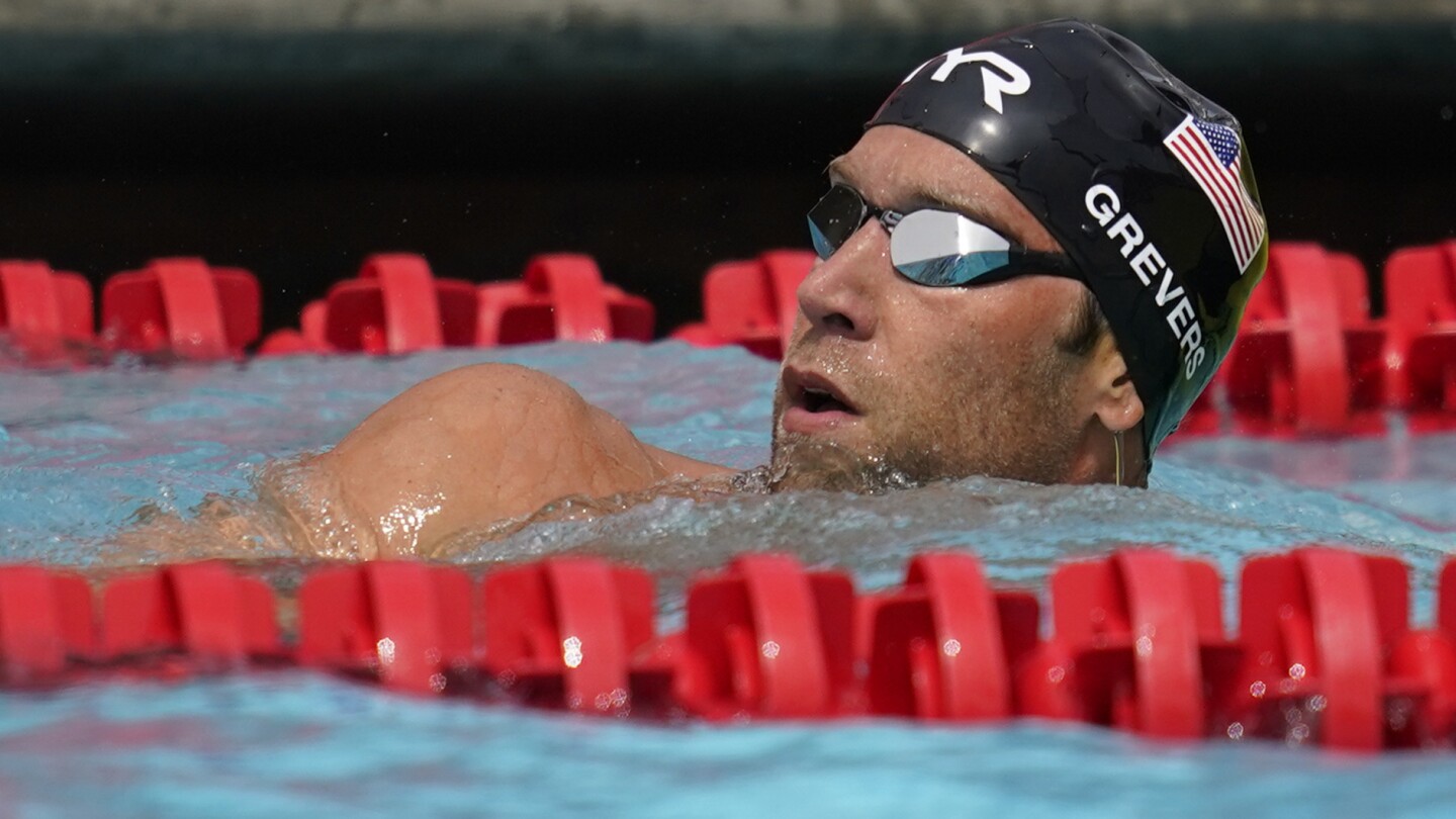 Шесткратният олимпийски медалист Мат Грейвърс излиза от пенсионирането си, за да се състезава в изпитанията по плуване в САЩ
