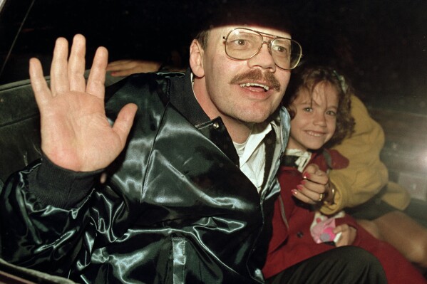 FILE - Terry Anderson, who was the longest held American hostage in Lebanon, grins with his 6-year-old daughter Sulome, Dec. 4, 1991, as they leave the U.S. Ambassador's residence in Damascus, Syria, following Anderson's release. Anderson, the globe-trotting Associated Press correspondent who became one of America’s longest-held hostages after he was snatched from a street in war-torn Lebanon in 1985 and held for nearly seven years, died Sunday, April 21, 2024. He was 76. (AP Photo/Santiago Lyon, File)
