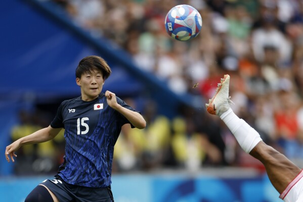 Japan's Aoba Fujino chases the ball during the quarterfinal women's soccer match between the United States and the Japan at the Parc des Princes at the 2024 Summer Olympics, Saturday, Aug. 3, 2024, in Paris, France. (AP Photo/Aurelien Morissard)