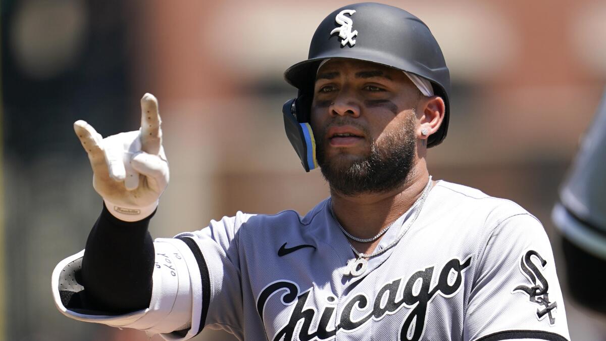 Who is Yoan Moncada and why does every MLB team want him?