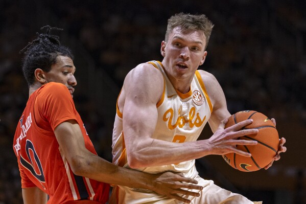 Tennessee guard Dalton Knecht (3) drives past Auburn guard Chad Baker-Mazara during the first half of an NCAA college basketball game Wednesday, Feb. 28, 2024, in Knoxville, Tenn. (AP Photo/Wade Payne)