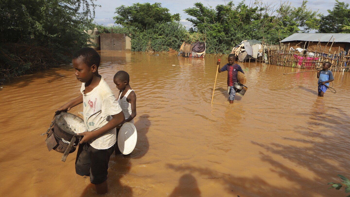 НАЙРОБИ Кения AP — Проливните дъждове и смъртоносните наводнения които