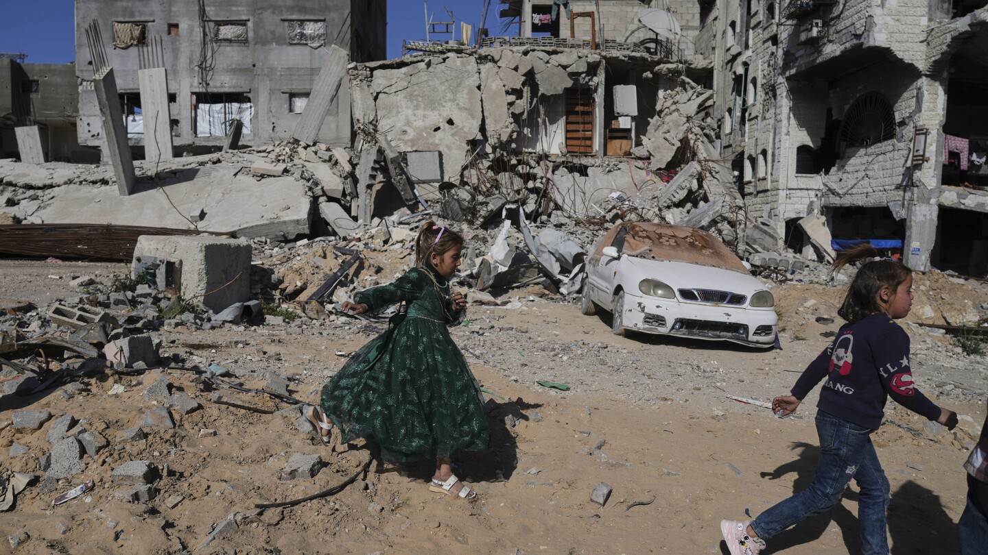 DEIR AL BALAH Gaza Strip AP — The U N food agency