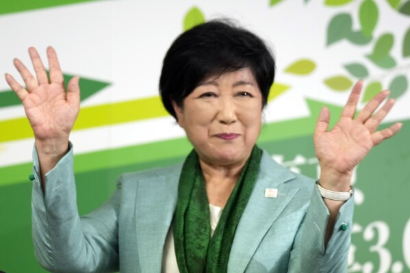 Incumbent Tokyo Gov. Yuriko Koike celebrates after she was elected for Tokyo's gubernatorial election in Tokyo, Sunday, July 7, 2024. (ĢӰԺ Photo/Hiro Komae)