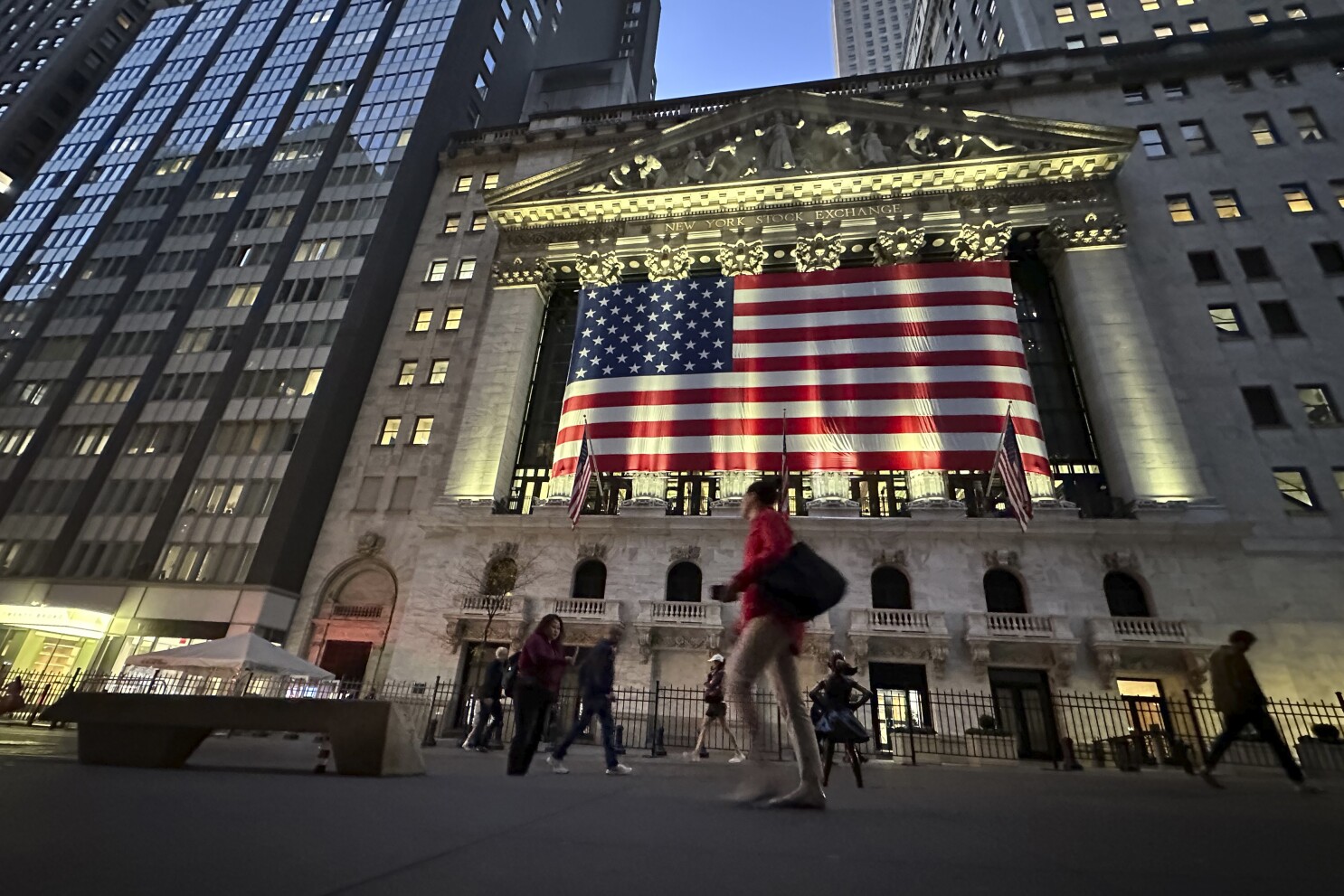 Stock market today: Wall Street drifts lower as momentum slows for US stocks | AP News
