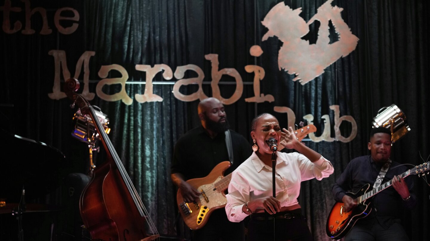 A jazz club in Johannesburg plays its last songs and laments downtown's decline