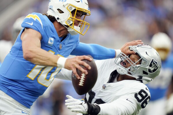 Justin Herbert puts on a show, leads the Los Angeles Chargers to a
