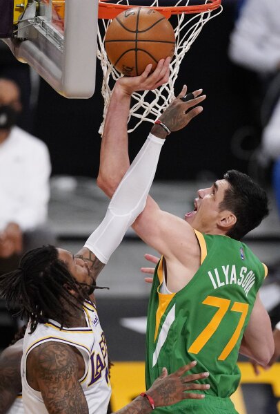 LeBron James, Lakers hold off Jazz to avoid 4-game skid