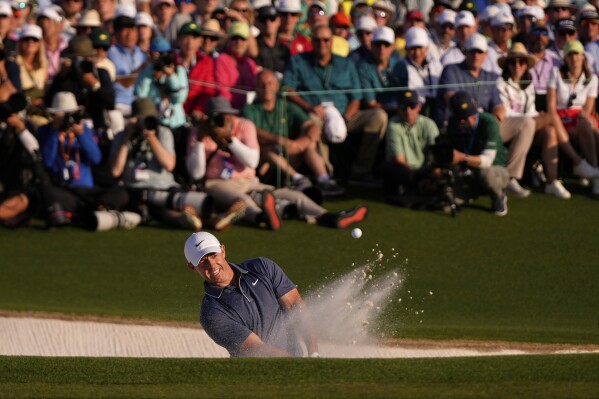 Rori McClroy, da Irlanda do Norte, 13 de abril de 2025, Augusta, KA. (AB Photo/Julia Dimerry Nikinson) venceu o bunker do bunker pelo 18º buraco durante a rodada final do Masters Golf.