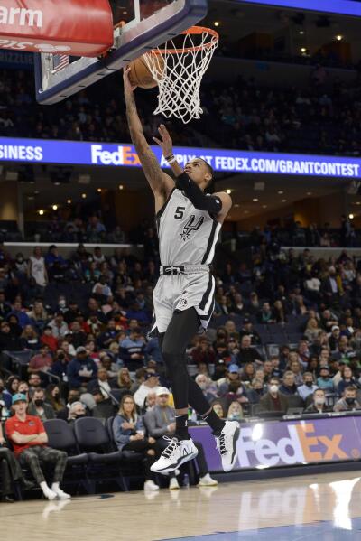 NBA fines Pacers' Jalen Smith, Spurs' Dejounte Murray $20K