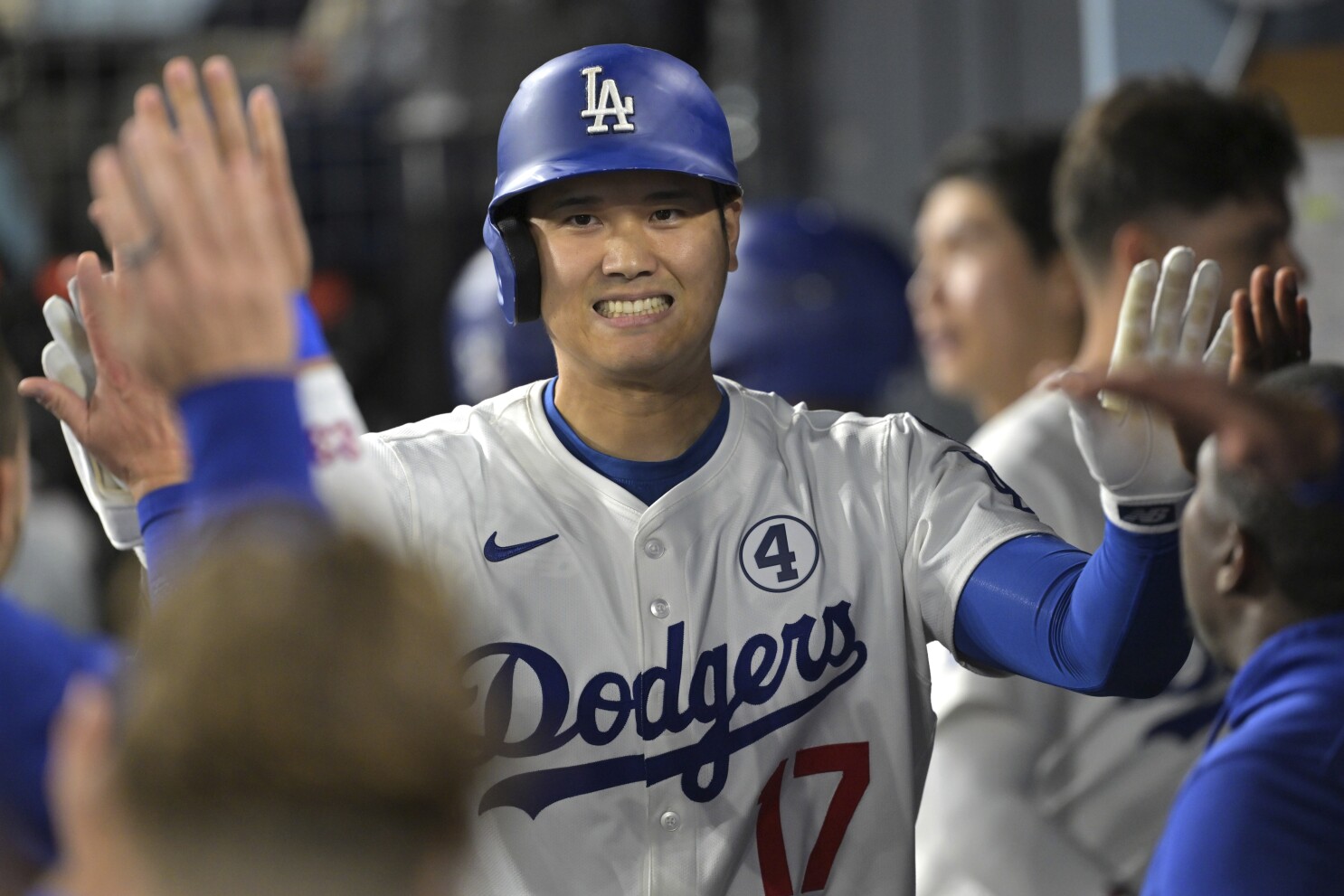 Dodgers manager Dave Roberts gifts pink toy luxury car to Shohei Ohtani's baby daughter