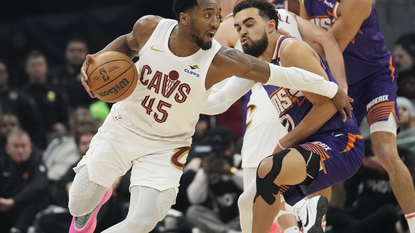 Cavaliers Dominate Suns 118-92, Mitchell Scores 33