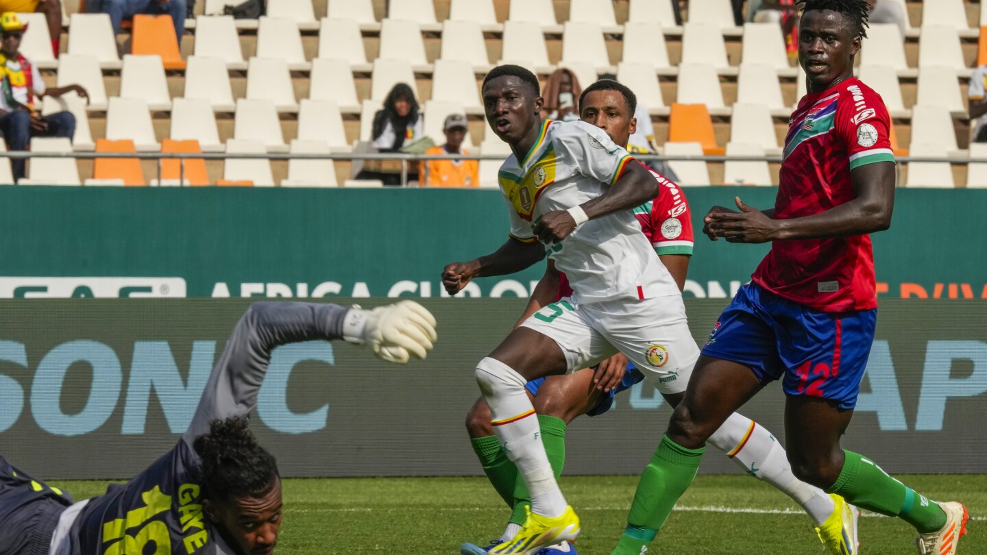 ЯМУСУКРО, Кот д'Ивоар (АП) — Ламин Камара вкарва два гола,