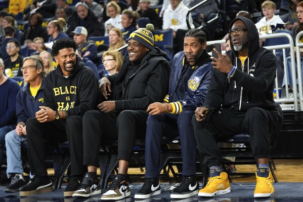 Michigan's Fab Five reunites to support Howard, attends 1st basketball game  at Crisler in 3 decades