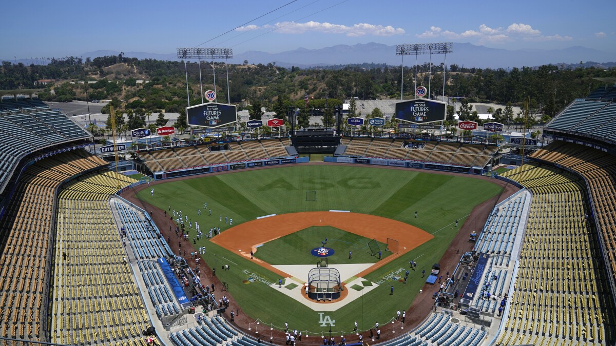 Is Dodger Stadium flooded? No, it was just an illusion